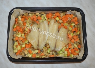 Филе тилапии с овощами в духовке
