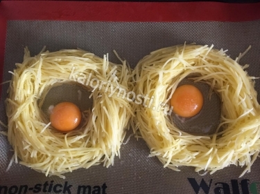 Картофельные гнезда с яйцом