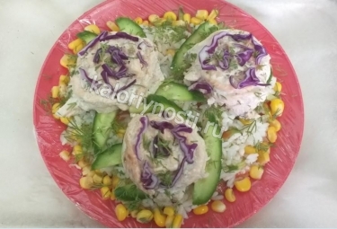 Розочки из рыбы с рисом и овощами