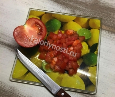 Салат с пророщенным машем, рисом и овощами