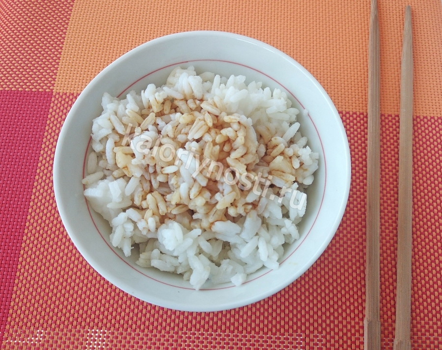 Порция риса калории. Рис с соевым соусом. Рис отварной 100 грамм. 100 Г вареного риса. Рис отварной 100 гр..