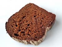 Сколько калорий в кусочке черного хлеба 