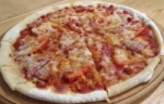 Калорийность пиццы с колбасой и сыром на 100 г и в 1 куске