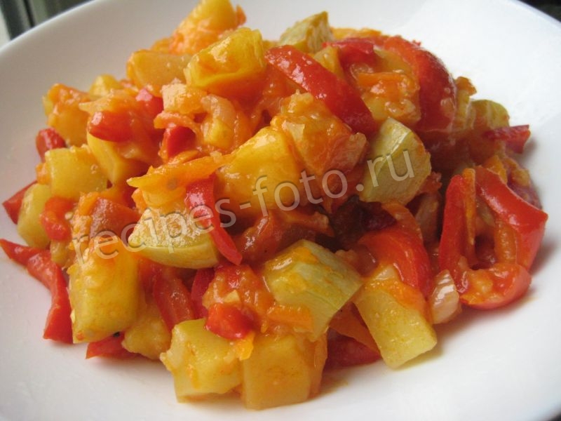 Овощное рагу с кабачками, мясом и картошкой